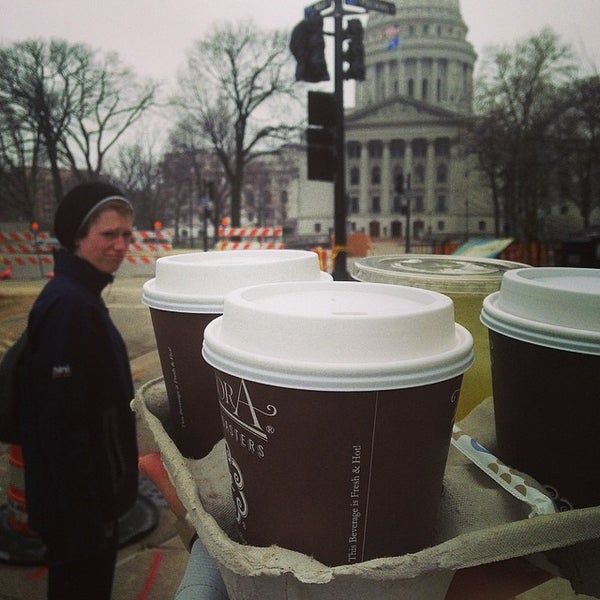 Foto tirada no(a) Ancora Coffee por Jon S. em 4/13/2014