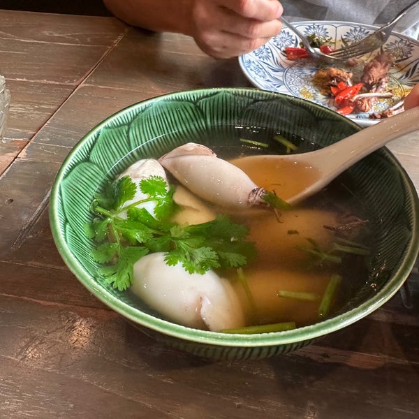 2/10/2023 tarihinde Ekkapong T.ziyaretçi tarafından Supanniga Eating Room (ทองหล่อ)'de çekilen fotoğraf