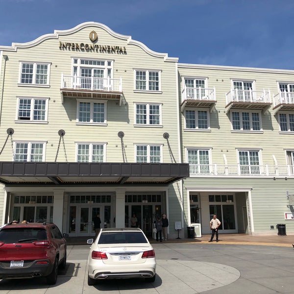รูปภาพถ่ายที่ InterContinental The Clement Monterey Hotel โดย Ekkapong T. เมื่อ 9/26/2018