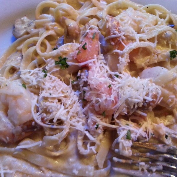 รูปภาพถ่ายที่ Aversano&#39;s Italian Restaurant โดย DeAnna M. เมื่อ 2/9/2014