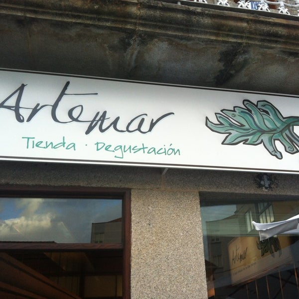 Photo taken at ARTEMAR Tienda Degustación. Cangas by Alvientooo on 8/2/2013