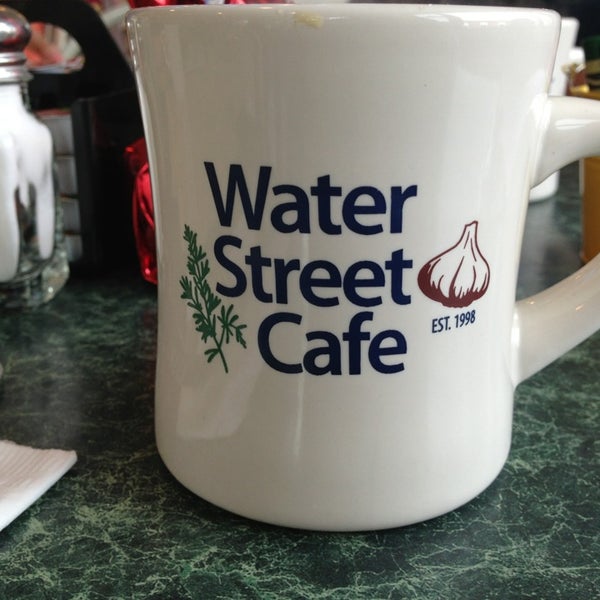 Foto tirada no(a) Water Street Cafe por Brian F. em 6/18/2013