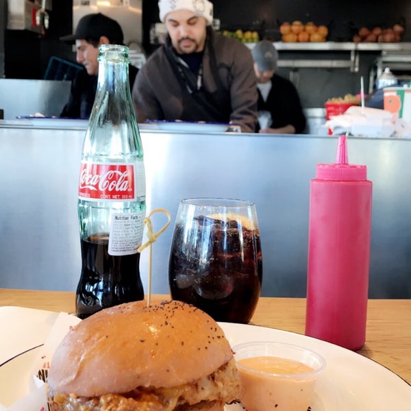 Foto tomada en Ingo&#39;s Tasty Food  por ع𣎴 el 2/23/2019