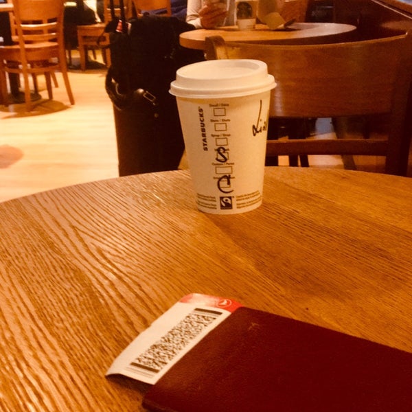 Das Foto wurde bei Starbucks von nhtkck am 3/15/2019 aufgenommen