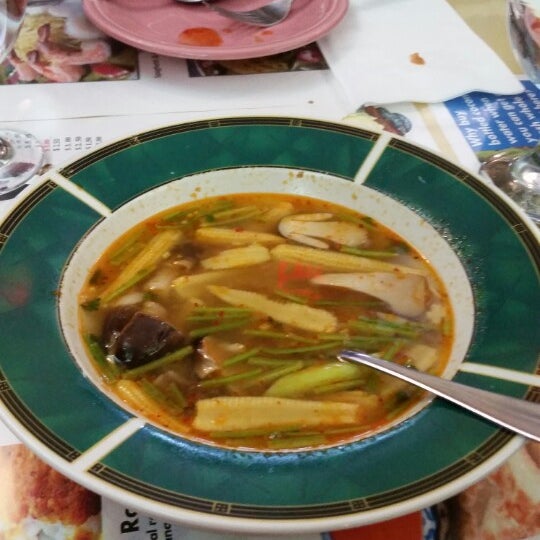Foto scattata a Siam Taste Thai Cuisine da Sɹɐʌɐuı S. il 4/25/2014