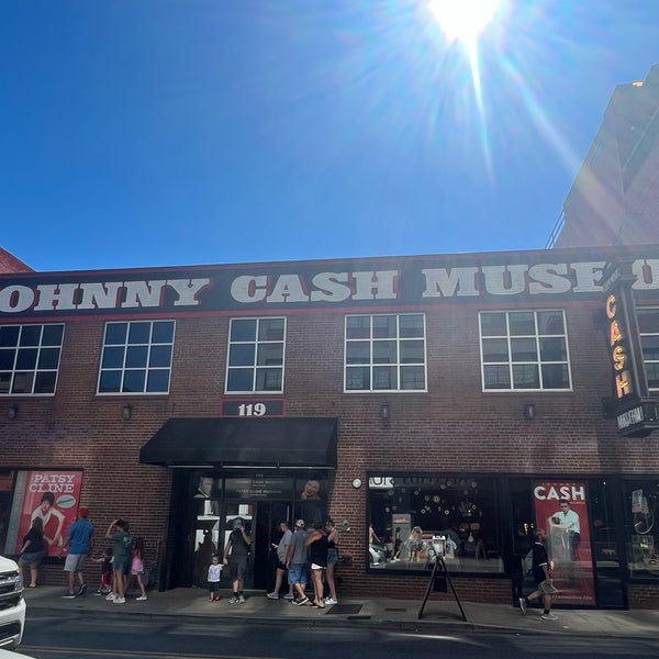 Photo taken at Johnny Cash Museum and Bongo Java Cafe by Chelseaaaa J. on 8/16/2022