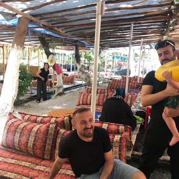 Photo taken at Beyaz Su Nebi Usta&#39;nın Yeri Dicle Restoran by Fikret U. on 7/8/2019