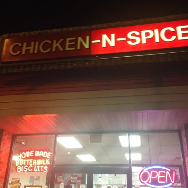 รูปภาพถ่ายที่ Chicken-N-Spice โดย D B. เมื่อ 6/29/2014