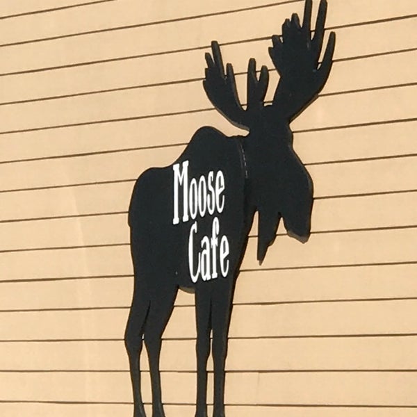 Foto tirada no(a) Moose Cafe por Will J. em 4/4/2017