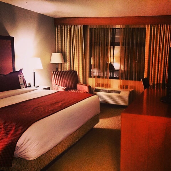 รูปภาพถ่ายที่ The Paramount Hotel Seattle โดย shinodogg เมื่อ 3/10/2014