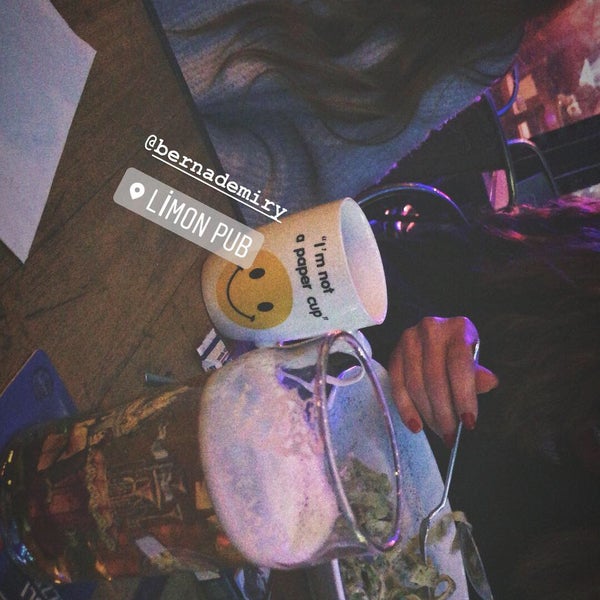 รูปภาพถ่ายที่ Limos Cafe โดย Nevzat Ö. เมื่อ 1/14/2019