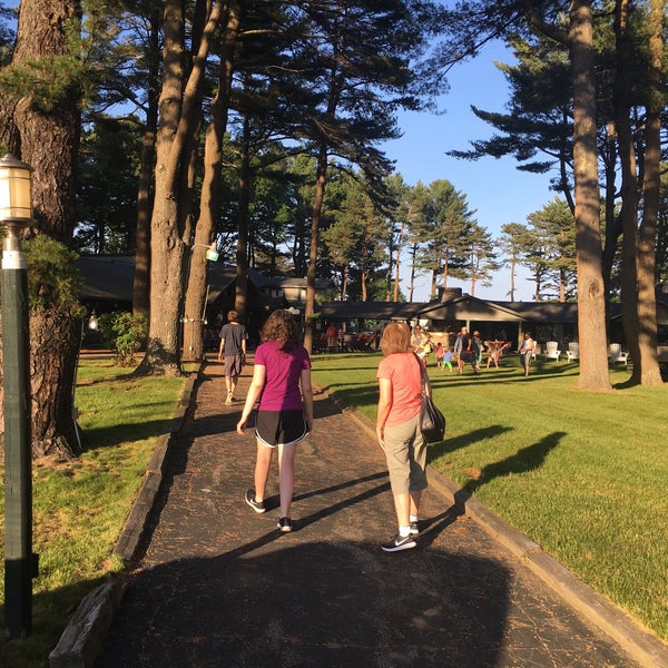 รูปภาพถ่ายที่ Ogunquit Lobster Pound Restaurant โดย Chris M. เมื่อ 6/19/2017