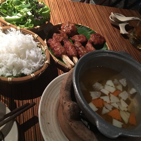 9/16/2018 tarihinde Junichi K.ziyaretçi tarafından Cau Go Restaurant'de çekilen fotoğraf