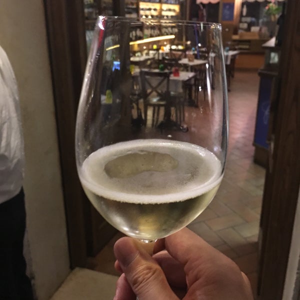 Foto diambil di Vineria all&#39;Amarone oleh Junichi K. pada 8/30/2016