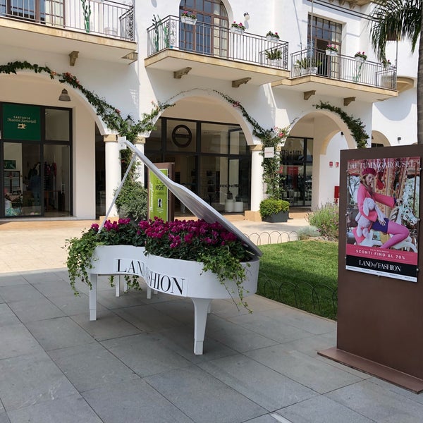 Molfetta Shops Fashion District - Molfetta Outlet - Department Store