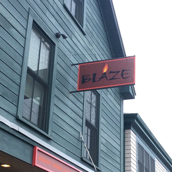 Photo taken at Blaze Craft Beer and Wood Fired Flavors by Jose C. on 8/22/2018
