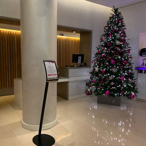 Photo taken at The Morrison Dublin, Curio Collection by Hilton by Aptraveler on 11/30/2019