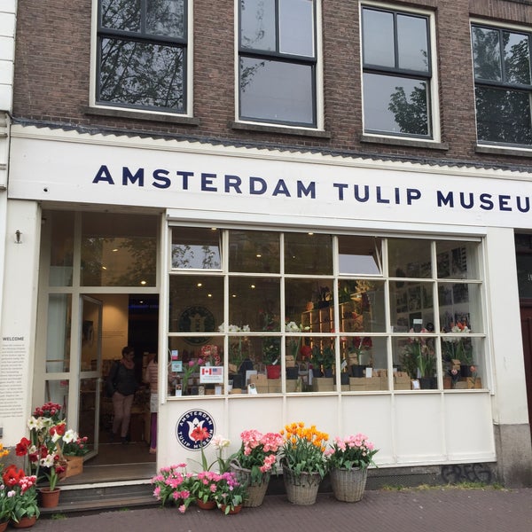Photo taken at Amsterdam Tulip Museum by Aptraveler on 5/19/2019