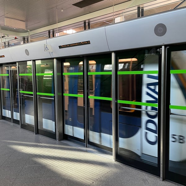 CDGVAL Terminal 3 Roissypôle Station de navettes d'aéroport à