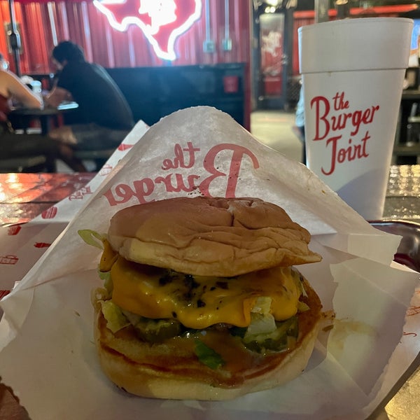Foto tirada no(a) The Burger Joint por Aptraveler em 8/30/2023