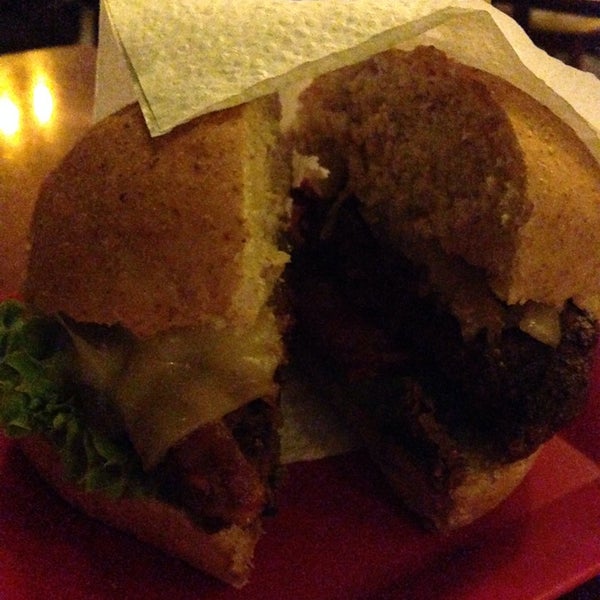 7/16/2014에 Aptraveler님이 Hamburgueria Burger &amp; Co.에서 찍은 사진
