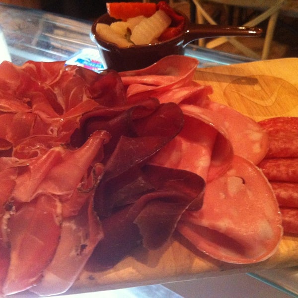 Famous 5 italian cold cuts platter 😋good for sharing