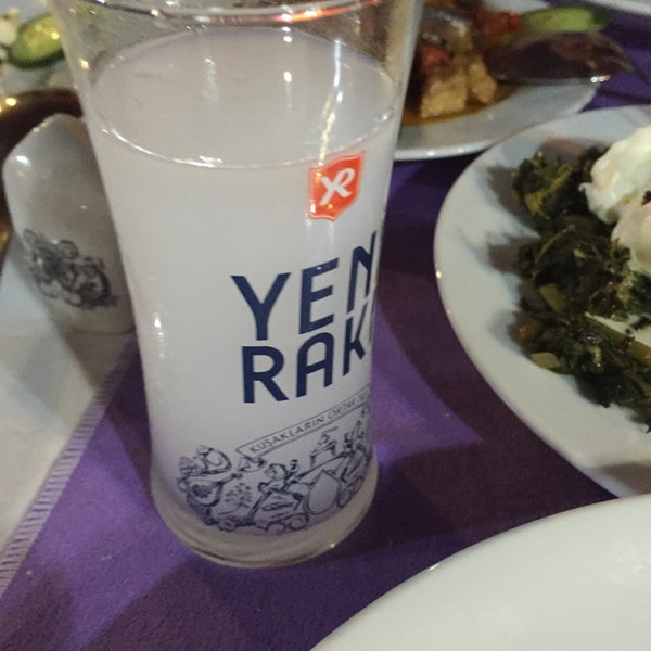 Foto scattata a Ömür Liman Restaurant da Burcu A. il 6/3/2016