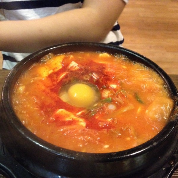 Foto scattata a Song Cook&#39;s Authentic Korean Restaurant da DJ . il 8/16/2014