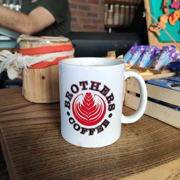 Foto tirada no(a) Brothers Coffee Roasters por Su v. em 1/4/2020