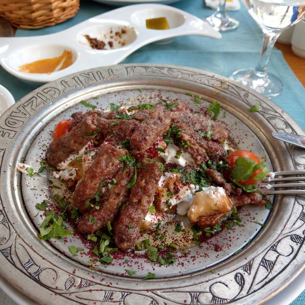 Das Foto wurde bei Tiritcizade Restoran Konya Mutfağı von Duru am 4/3/2019 aufgenommen