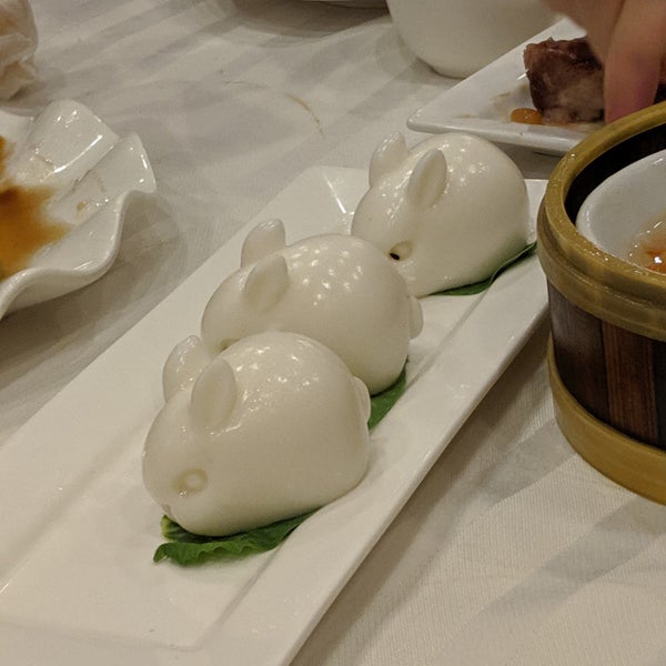 Photo taken at Jing Fong Restaurant 金豐大酒樓 by Jen W. on 8/30/2019