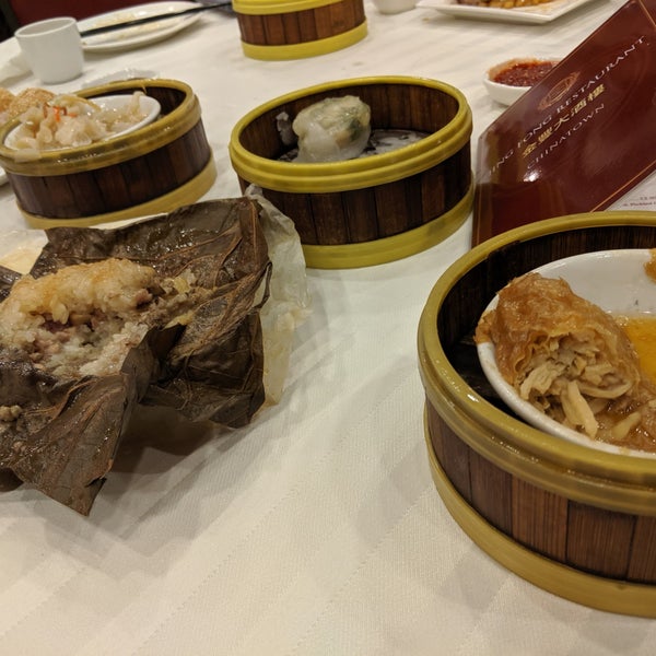 Photo taken at Jing Fong Restaurant 金豐大酒樓 by Jen W. on 8/30/2019