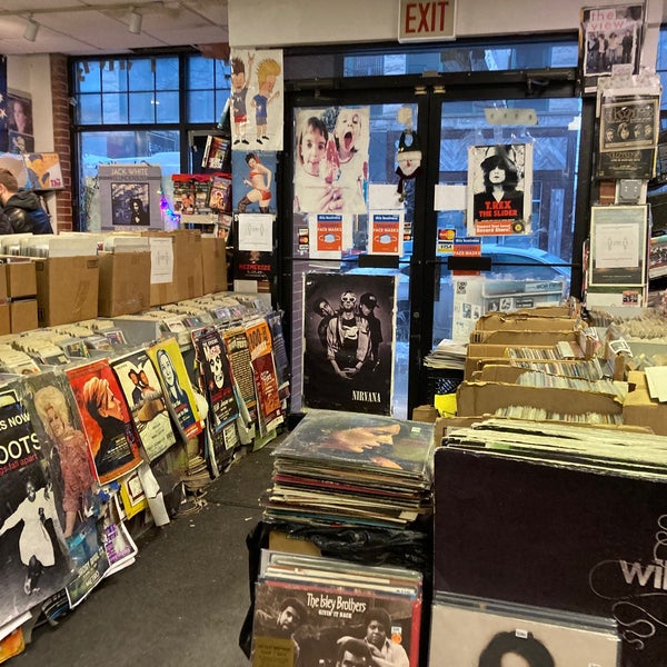 Groovin High Records Lakeview 2 tips from 120 visitors