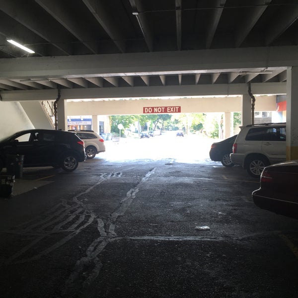 Otto's Beverage Center Liquor Store in Milwaukee