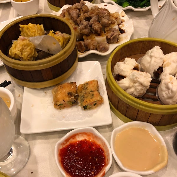 Photo taken at Jing Fong Restaurant 金豐大酒樓 by Find M. on 9/14/2019