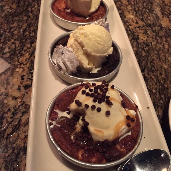 Photo taken at BJ&#39;s Restaurant &amp; Brewhouse by Find M. on 8/29/2015