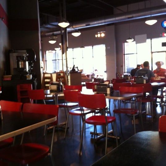10/5/2012にBecky M.がMojo&#39;s Famous Burgers Cherrydaleで撮った写真