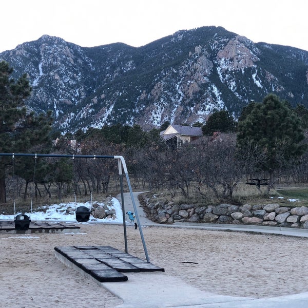 Oak meadows park Broadmoor Bluffs Colorado Springs, CO