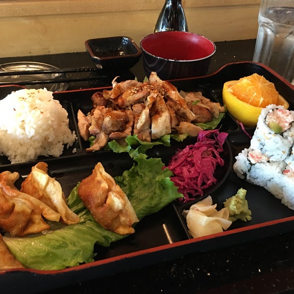 8/9/2016 tarihinde dmackdaddyziyaretçi tarafından Sushi 88 &amp; Ramen'de çekilen fotoğraf
