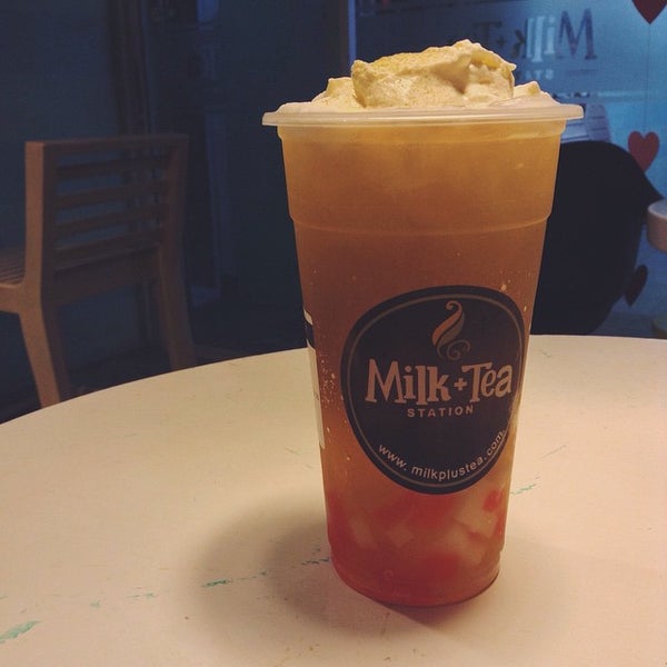 Foto diambil di Milk+Tea Station Cebu oleh イキル・クモ☁︎ pada 2/17/2015