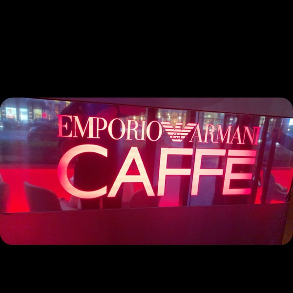 Photo prise au Emporio Armani Caffé par M Aloraini .. le6/7/2019