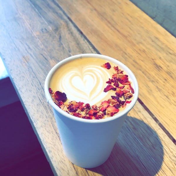 Foto diambil di Spitfire Coffee oleh Saud pada 5/9/2018