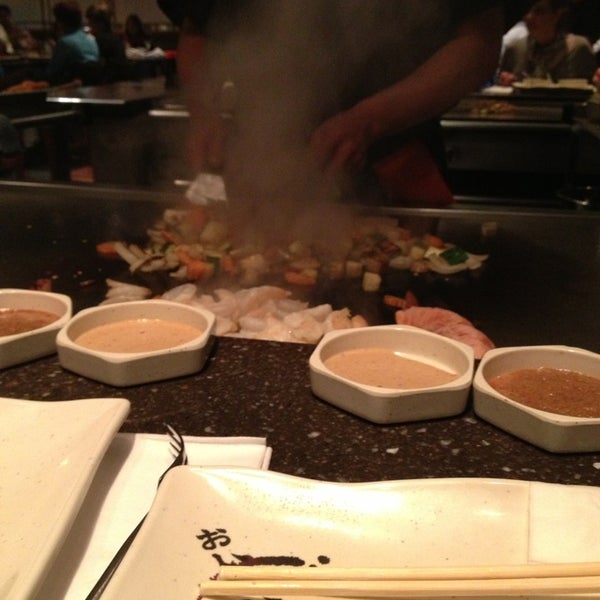 Foto tomada en Oishi Sushi &amp; Steakhouse  por Emma L. el 3/6/2013