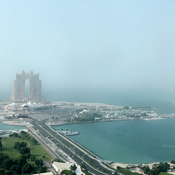 Foto scattata a Conrad Abu Dhabi Etihad Towers da Khalid il 7/27/2023