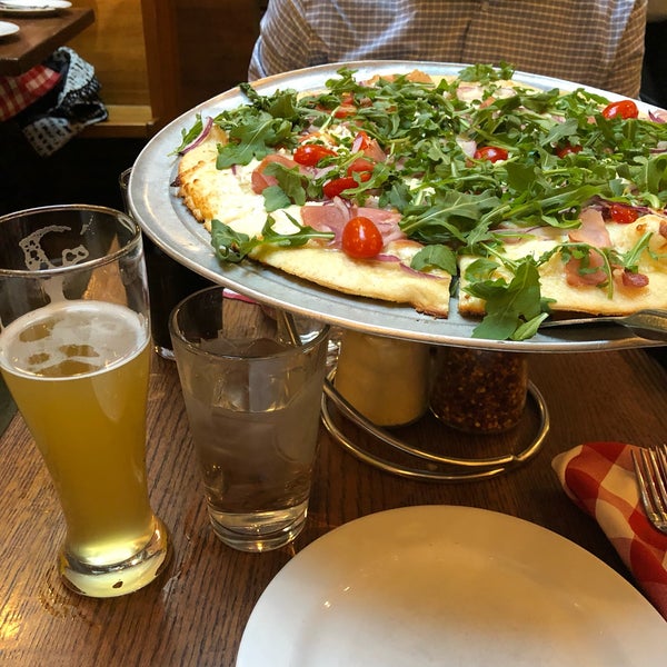 11/10/2018 tarihinde Deniz A.ziyaretçi tarafından Pi Pizzeria'de çekilen fotoğraf