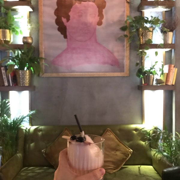 2/24/2020 tarihinde Iryna B.ziyaretçi tarafından Moretenders&#39; Cocktail Crib'de çekilen fotoğraf