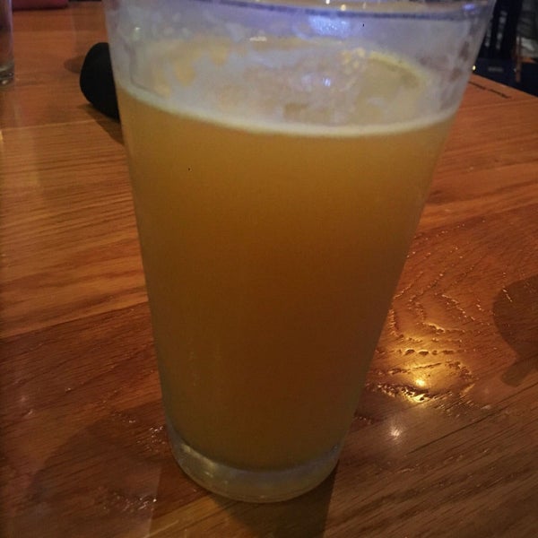 Photo taken at BJ&#39;s Restaurant &amp; Brewhouse by Sara T. on 11/15/2017