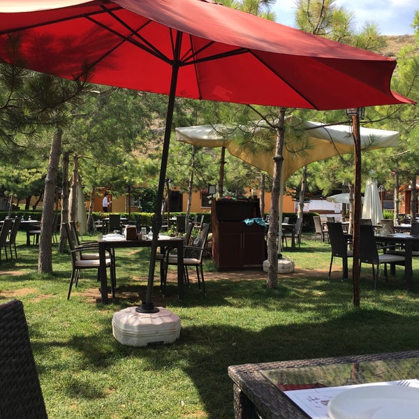 Foto diambil di Balıklı Bahçe Et ve Balık Restoranı oleh Nur G. pada 8/6/2017