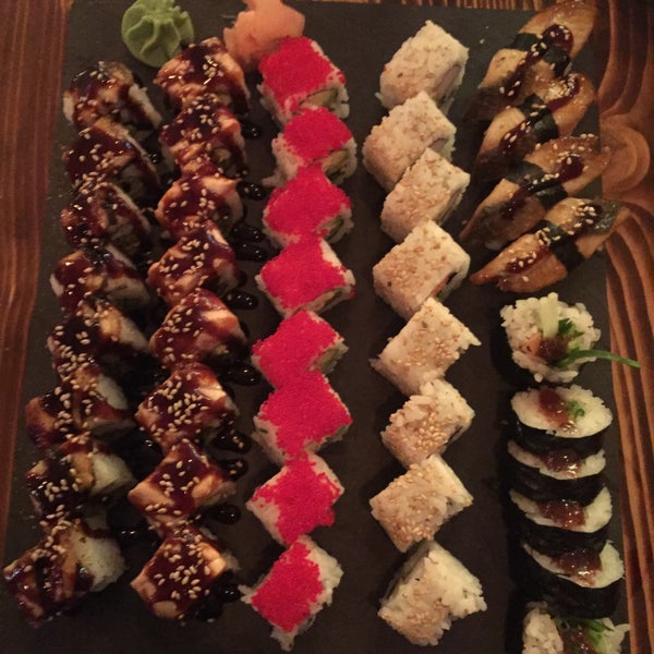 12/20/2015 tarihinde Amalia P.ziyaretçi tarafından Hōmu Sushi Bar'de çekilen fotoğraf