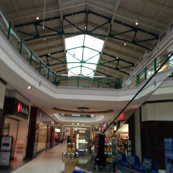 Foto tirada no(a) Arbor Place Mall por Richard A. em 3/11/2013